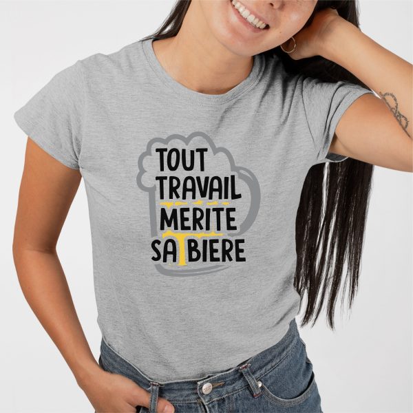 T-Shirt Femme Tout travail merite sa biere