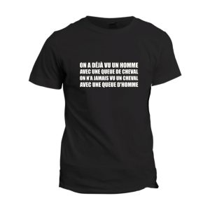 T-shirt Un homme avec une queue de cheval T-shirt Un homme avec une queue de cheval