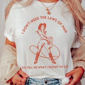 Tyler Childers I Don’t Need The Laws Of Man Lyrics Unisex T-shirt – Apparel, Mug, Home Decor – Perfect Gift For Everyone
