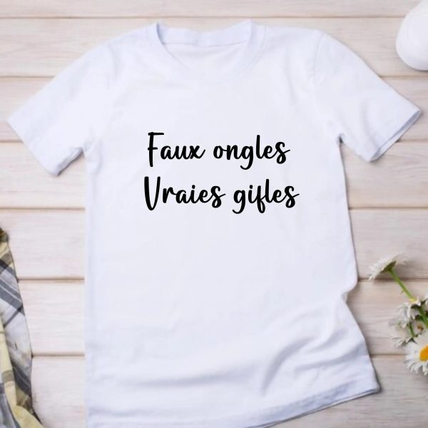 Affirmez votre style avec le T-Shirt Faux ongles, vraies gifles pour les femmes