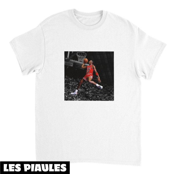 Michael Jordan T-Shirt Dunking Iconic Moment Vintage