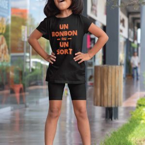 Shirt Enfant – Un Bonbon Ou Un Sort Shirt Enfant – Un Bonbon Ou Un Sort