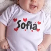 T-shirt rempli de cœurs avec prenom personnalisable