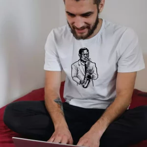 T-shirt style saxophoniste jouant du jazz