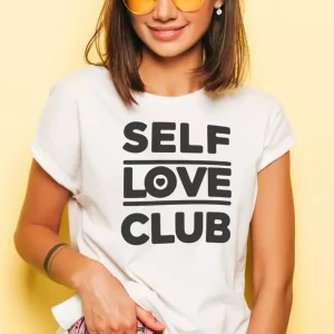 T-shirt texte self love club