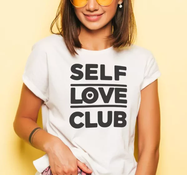 T-shirt texte self love club
