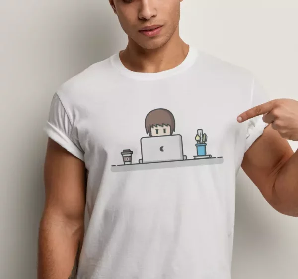 Tee-shirt un travailleur sur ordinateur