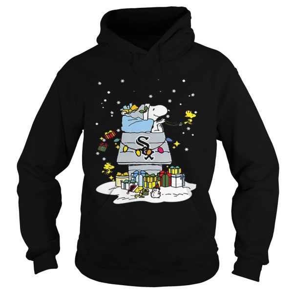 Chicago White Sox Snoopy Brings Christmas To Town shirt