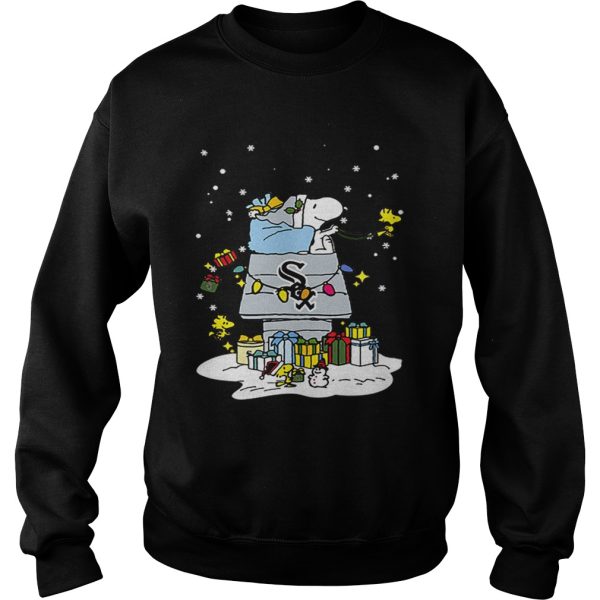 Chicago White Sox Snoopy Brings Christmas To Town shirt