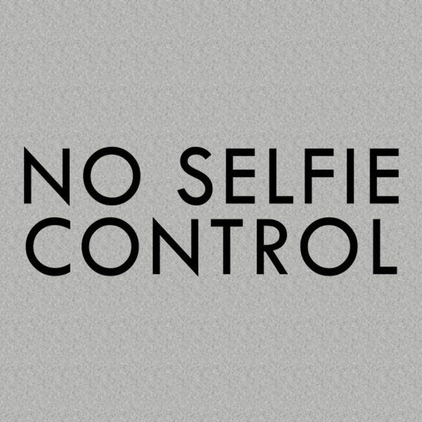 No selfie control – T-shirt