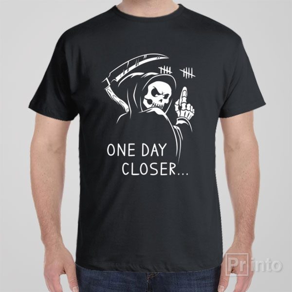 One day closer – T-shirt