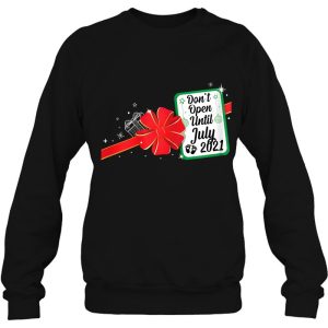 Womens Don’t Open Until 2021 Cute Christmas Pregnancy Announcement Sweatshirt