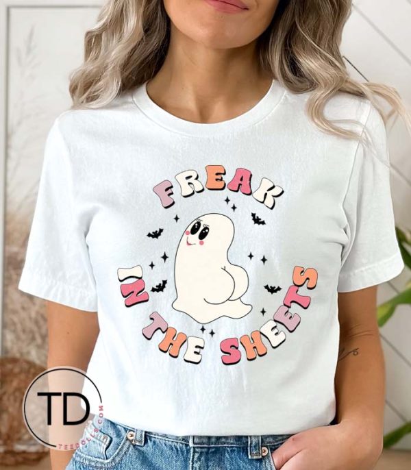 Freak In The Sheets Ghost – Funny Halloween T-Shirt
