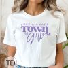 Just A Small Town Girl – Cute Girly Graphic T-Shirt