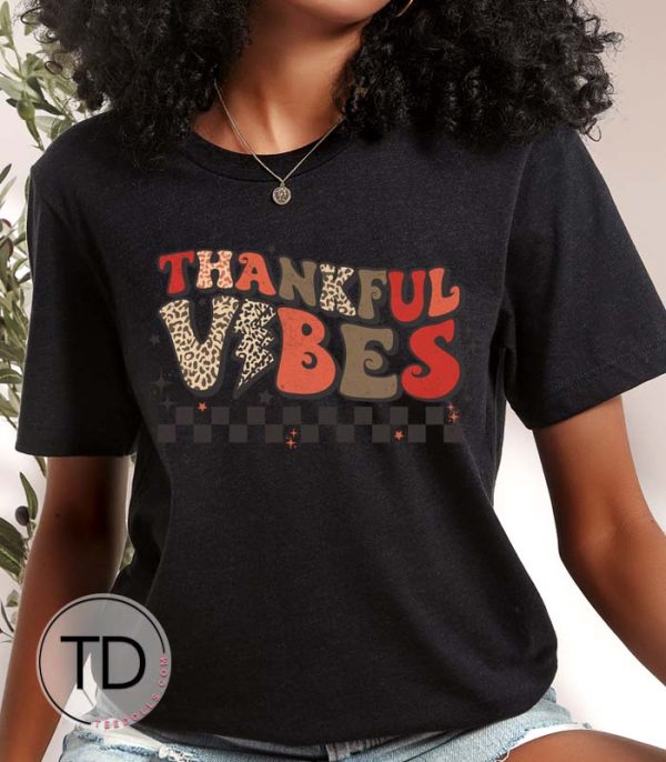 Thankful Vibes – Cute Thanksgiving T-Shirt