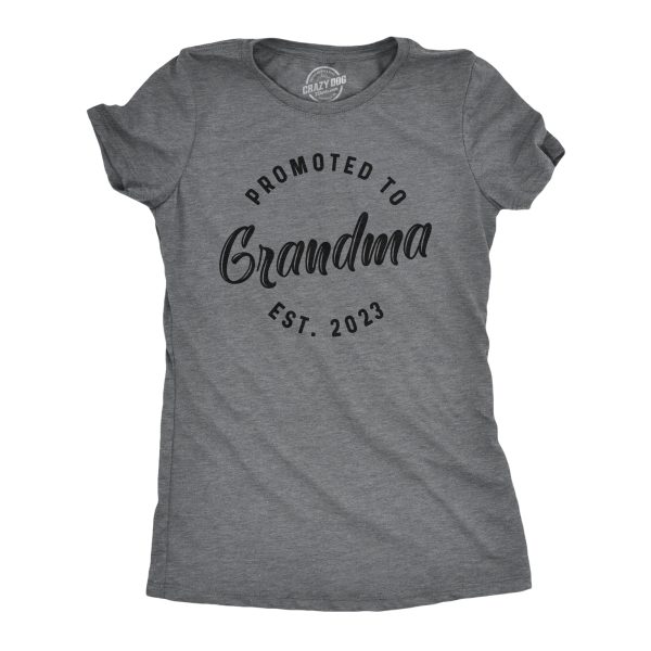 Womens Promoted To Grandma Est 2024 2023 2022 2021 or 2020 Tshirt Funny New Baby Family Grandmother Tee