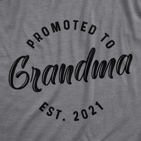 Womens Promoted To Grandma Est 2024 2023 2022 2021 or 2020 Tshirt Funny New Baby Family Grandmother Tee