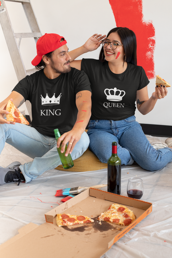 T-shirt Couple King & Queen – Cadeau Parfait pour Amoureux – Assortis Moi