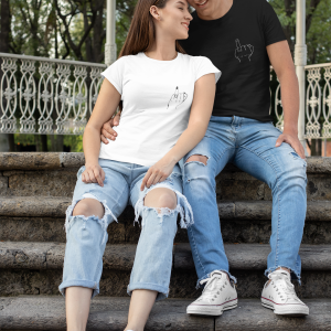 T-shirt assortis pour couple Doigt d’honneur cote coeur T-shirt assortis pour couple Doigt d’honneur cote coeur