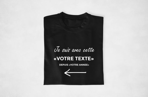 T-shirt couple personnalisable – Je suis avec ce, cette + votre texte