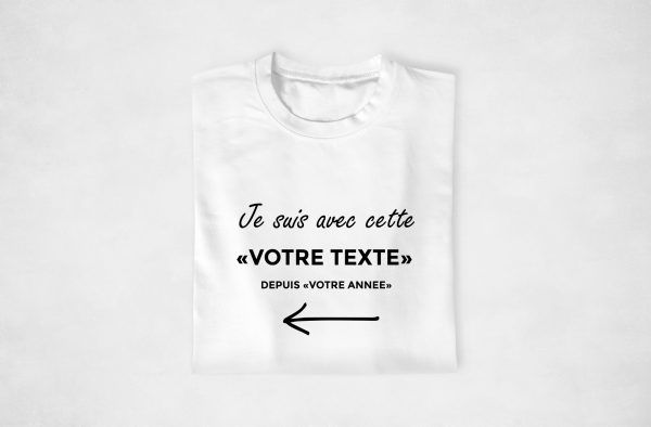 T-shirt couple personnalisable – Je suis avec ce, cette + votre texte