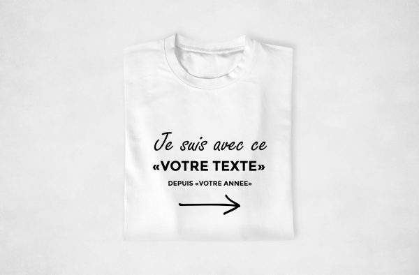 T-shirt couple personnalisable – Je suis avec ce, cette + votre texte