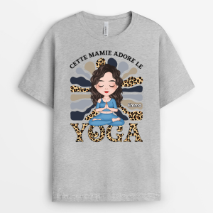 Cette Maman Adore Le Yoga – Cadeau Personnalise  T-shirt pour Femme
