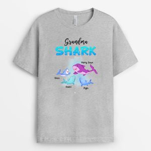 Grandma Shark - Cadeau Personnalise T-shirt pour MamanMamie 1 Grandma Shark Cadeau Personnalise T shirt pour MamanMamie 2