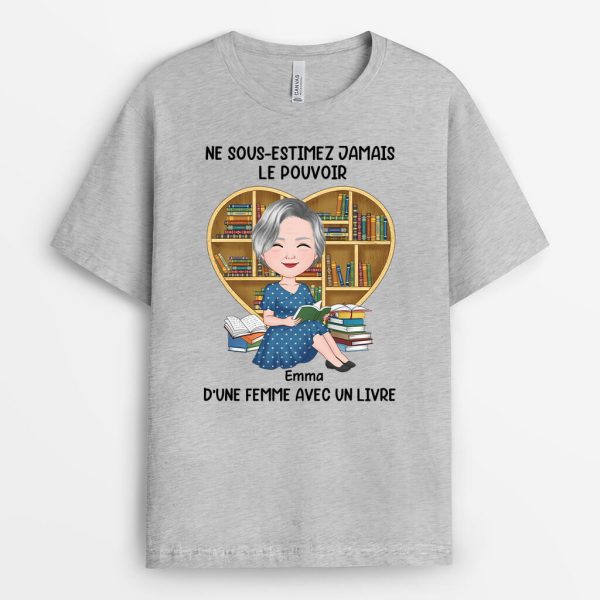 T-shirt Ne Sous-Estimez Jamais Le Pouvoir D’Une Femme Avec Un Livre Personnalise