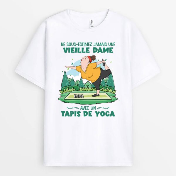 T-shirt Ne sous-estimez jamais la femme avec un tapis de yoga Personnalise