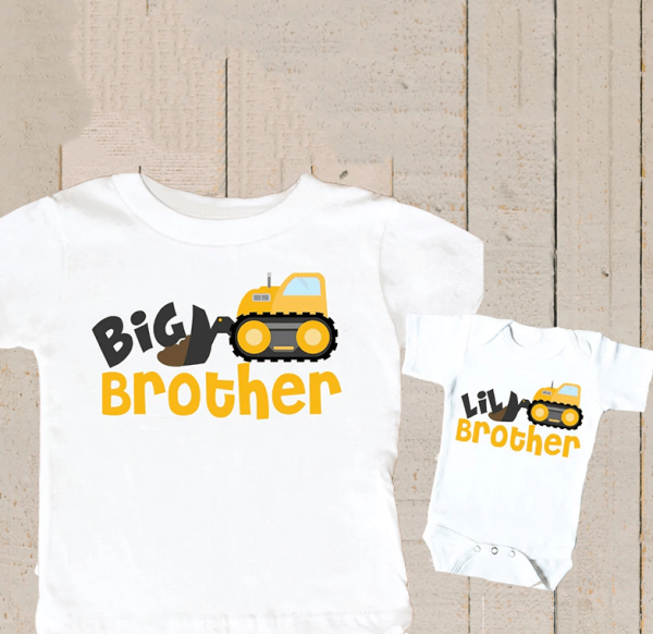 Tee shirt pour petits freres camion jaune